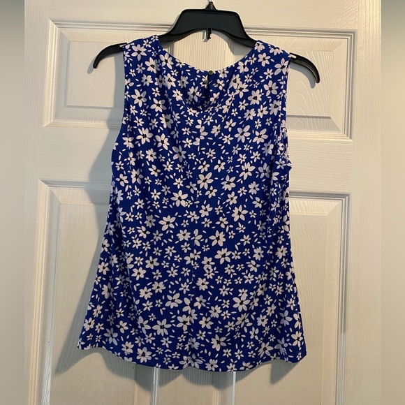 Beautiful sleeveless Calvin Klein top!! - Picture 2 of 5